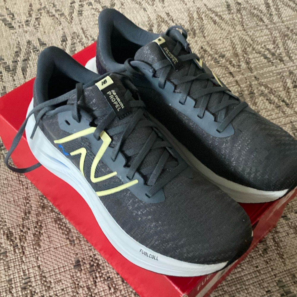 New Balance Men's/Women’s FuelCell Propel v4 - Used once; too big. In Box.